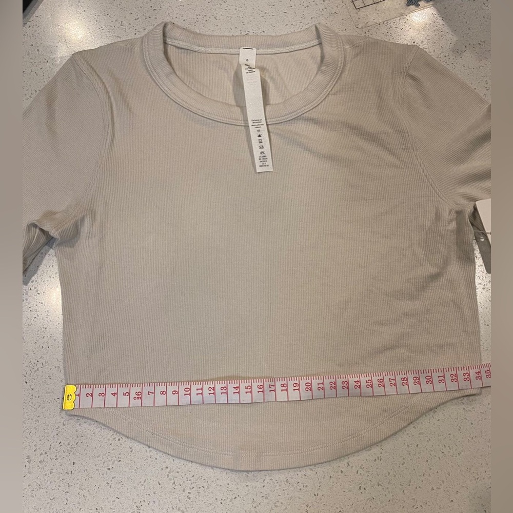 Lululemon tight cropped T-shirt - Picture 12 of 12